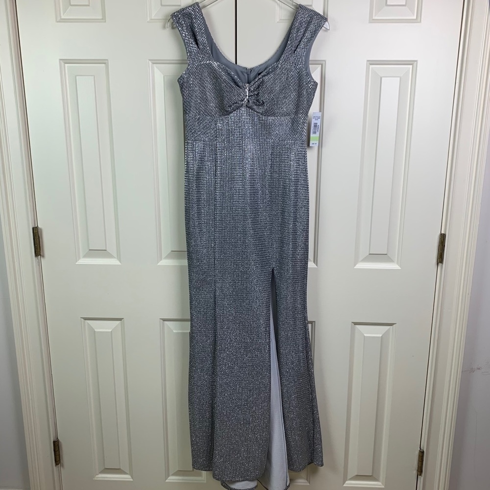 𝅺r&m Richards Silver Glitter Sleeveless Gown 4P